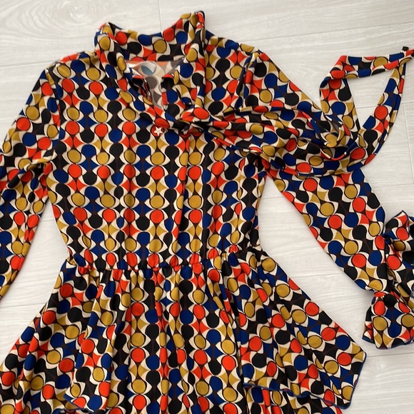 Souvenir Retro Print Double Tiered Dress with Ruffled Cuffs. - Picture 9 of 13